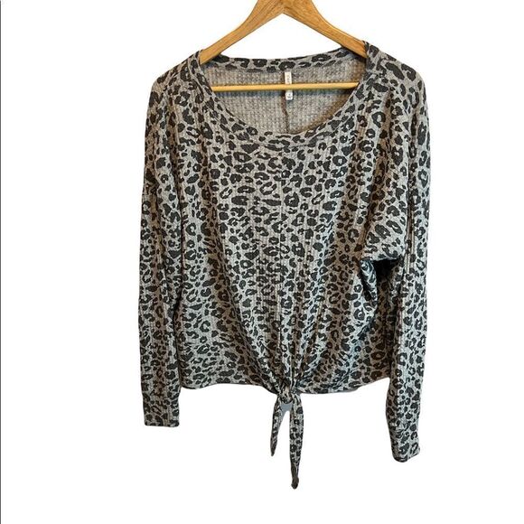 NWOT Z SUPPLY Grey Leopard Print Tie Bottom Henley Waffle Long Sleeve Top S - Picture 1 of 9